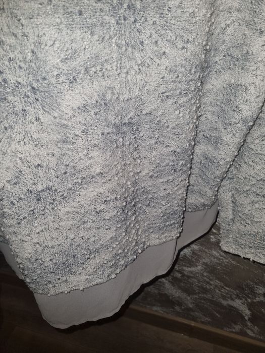 Śliczny sweterek. Delikatnie się mieni , nie widać na zdjęciach.