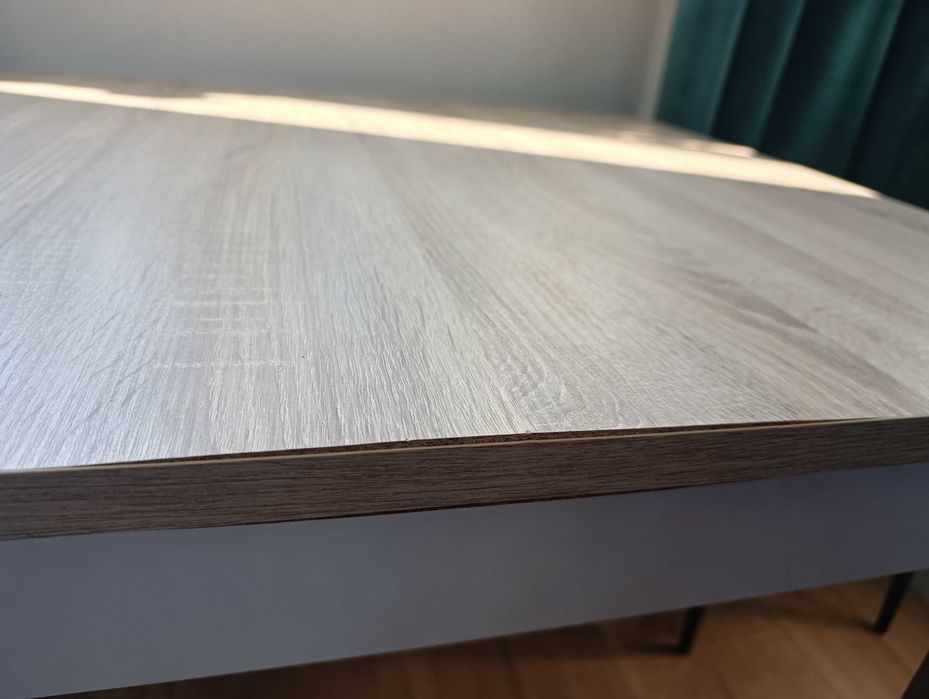 Rozkładany stół do salonu/ jadalni