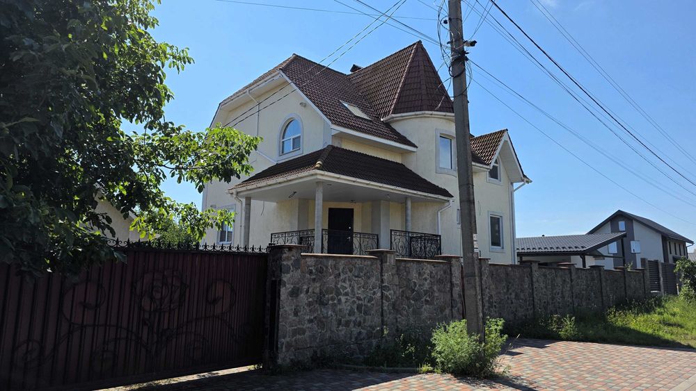 Продаж будинку 360 м² | Мархалівка | 16 соток | 5 кімнат | гараж | камін | цоколь | вул. Незалежності | Відеоогляд