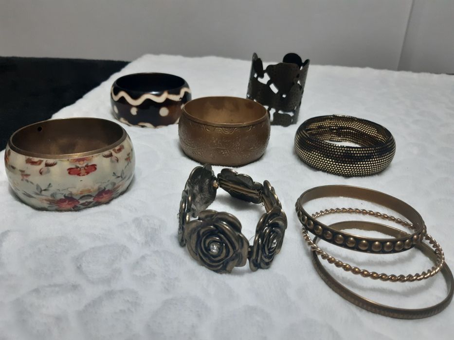 Várias pulseiras de 1 €