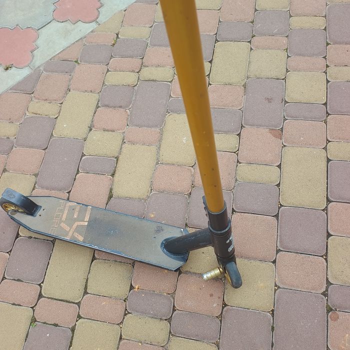 Труковий Самокат Explore SPADE