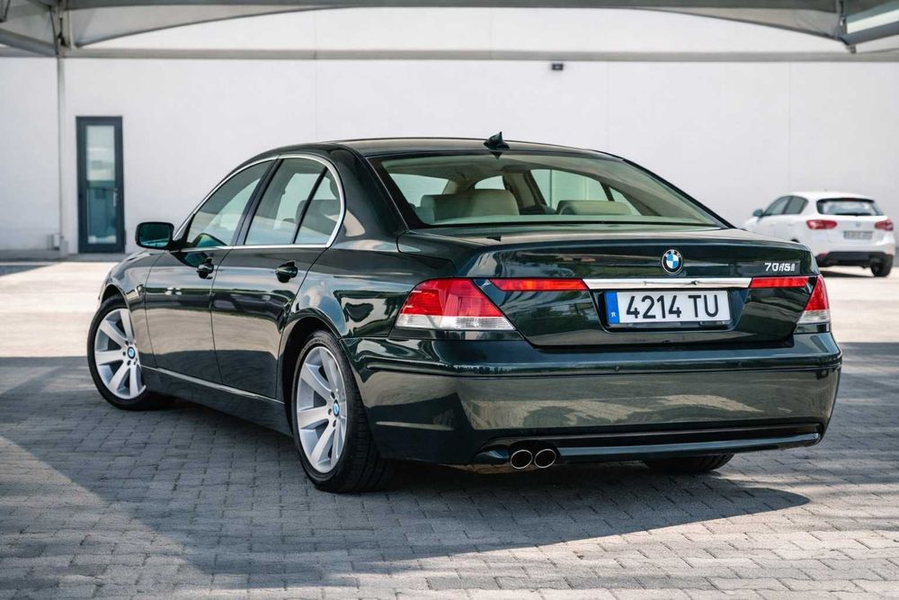 BMW 735i V8 – 272cv – Automático – Pele – 180.000 km
