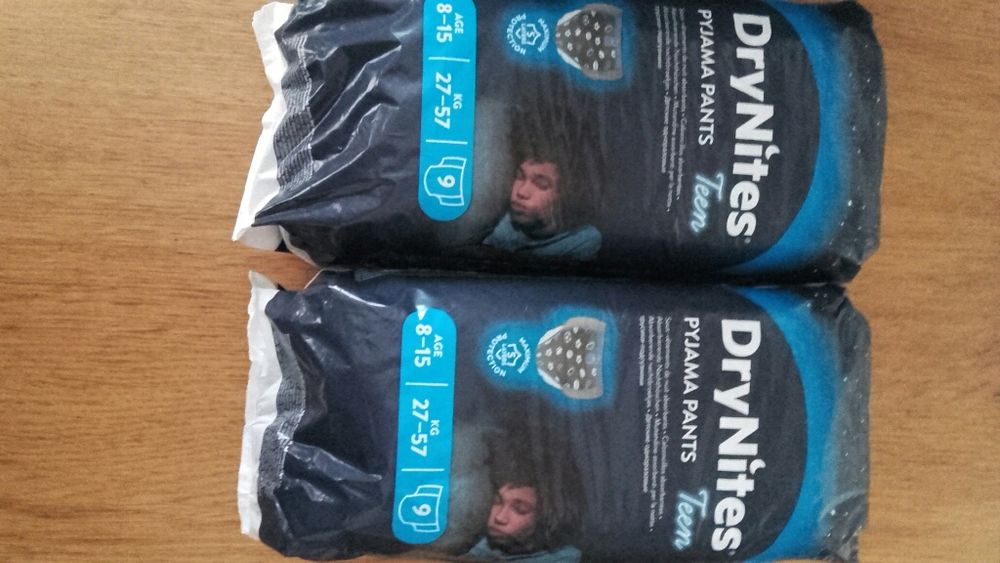 17 Cueca-fralda DryNites 8-15 anos