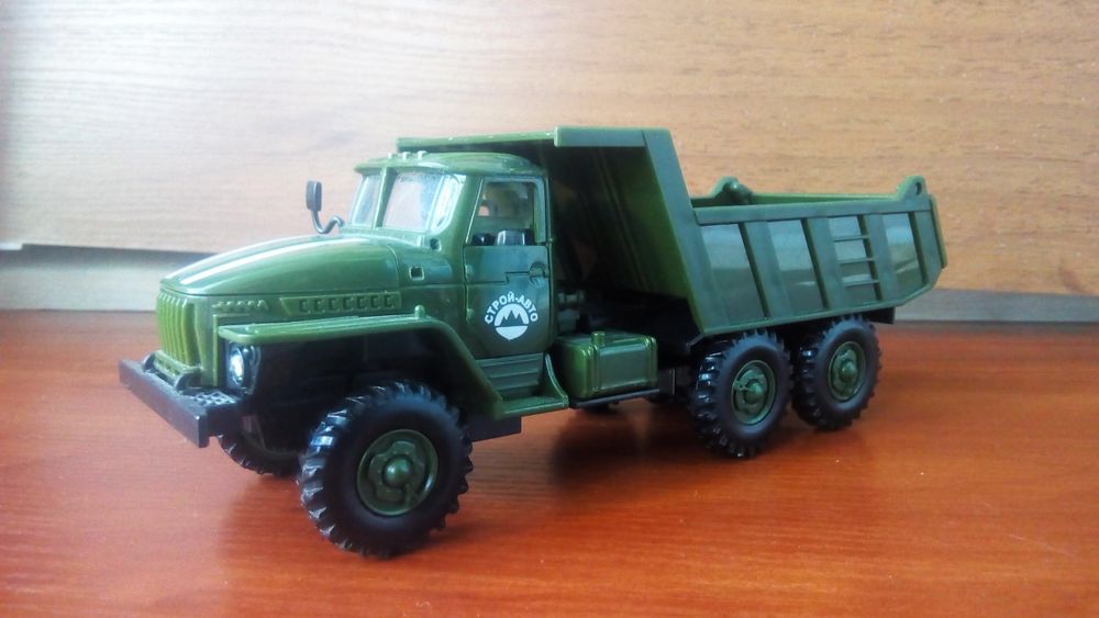 Колекційна модель Урал-4320 Самоскид