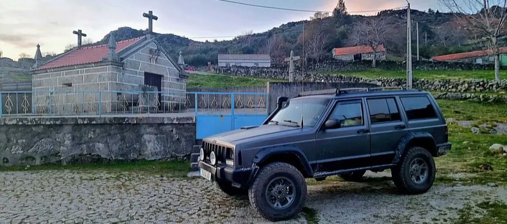 Vendo Cheroke xj 2.5