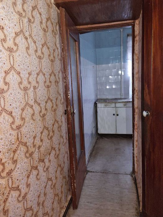 Срочно продам 2-х комнатную квартиру на 1-м микрорайоне