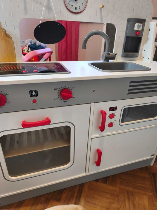 Cozinha com restaurante de madeira