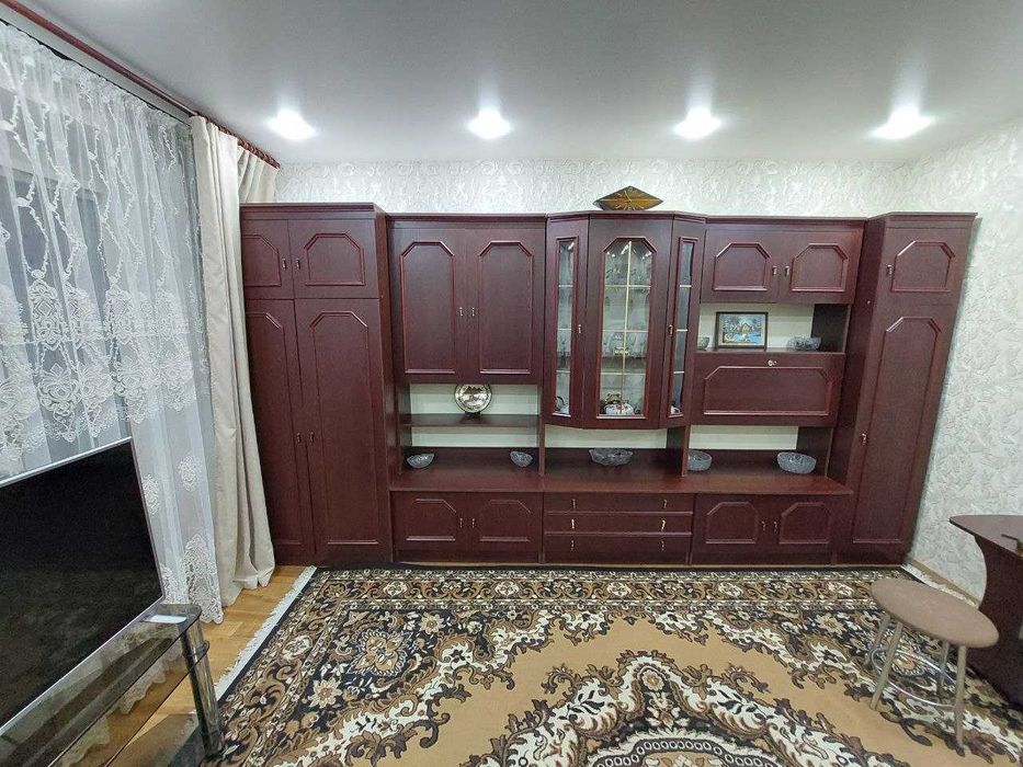 Стенка в комнату