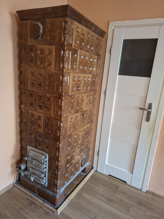 Piec kaflowy z grzałką elektryczną