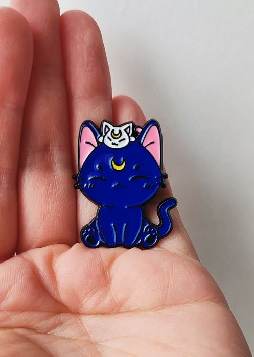 Sailor Moon - metalowy pin przypinka broszka Kotka Luna.
