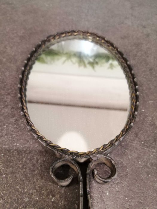 Lusterko z rączką - metaloplastyka PRL