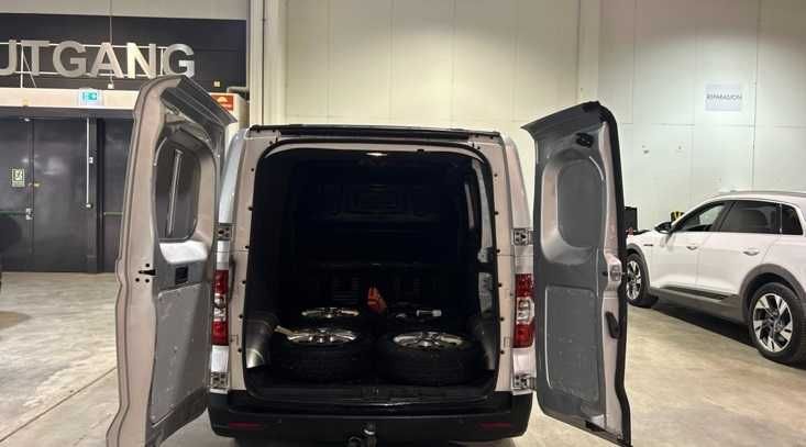 MAXUS e-Deliver 3  53 квт на  330 км 5м3, 1 тн