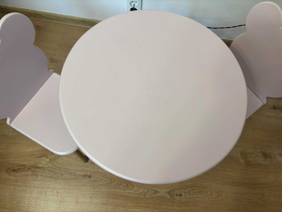 sprzedam stolik drewniany z 2 krzesełkami