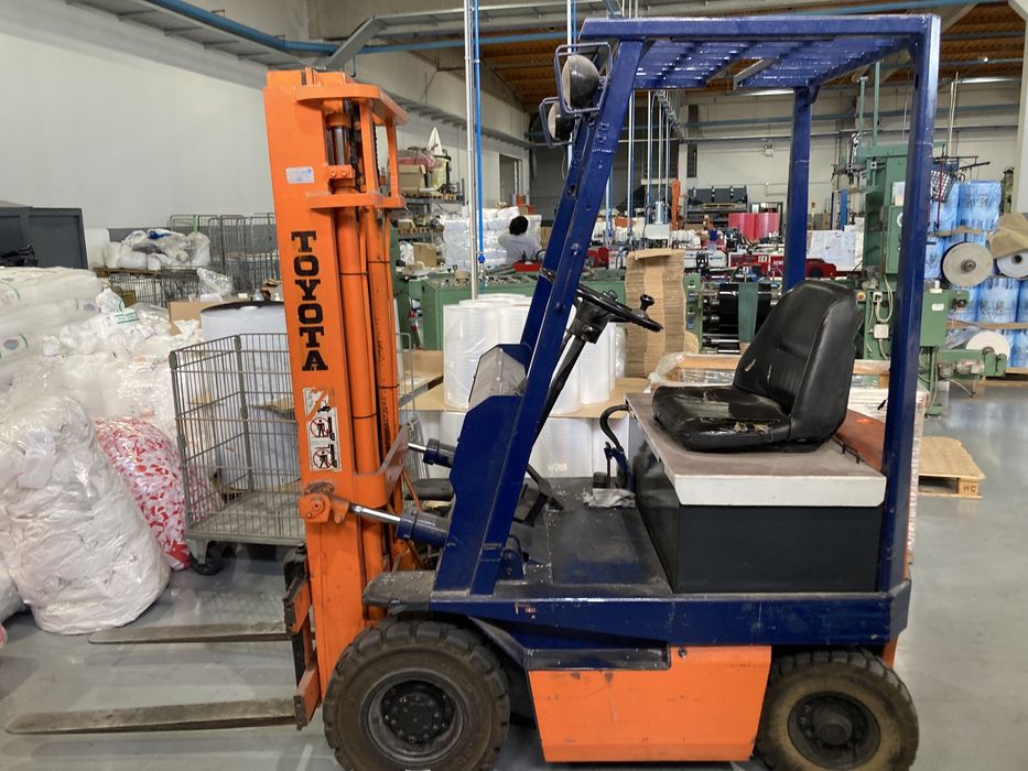 Empilhador Toyota eléctrico 1000 kgs
