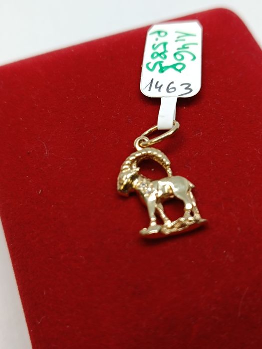 Złoty wisiorek znak zodiaku Koziorożec z cyrkoniami, złoto próby 585