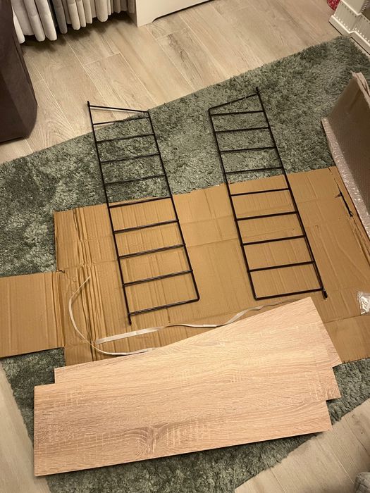 Półka trójrzędowa na stelażu