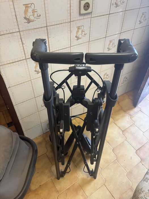 Conjunto de carro, ovo e suporte para colocar no carro