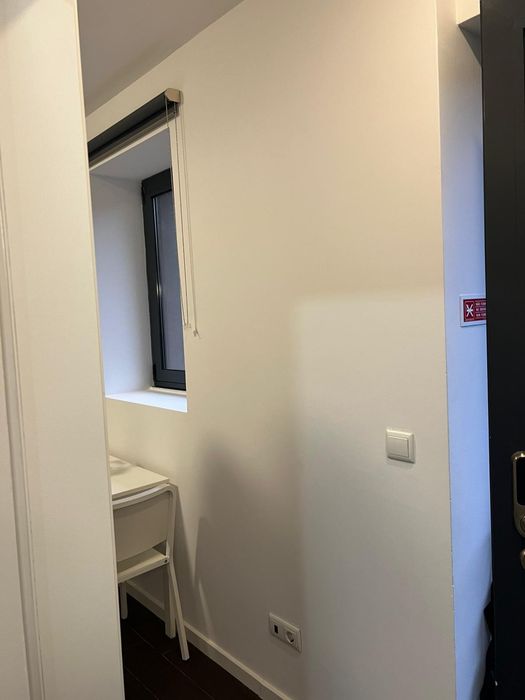 Trabalho de pintura e remodelação e montagem de móveis