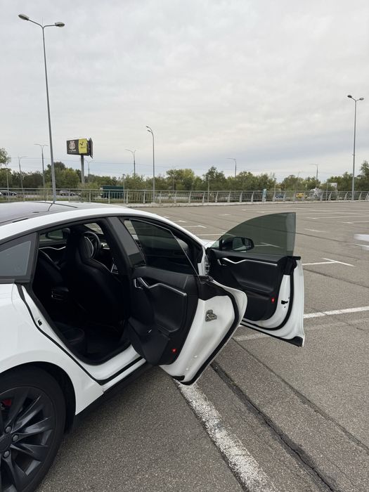 Tesla Model S P85