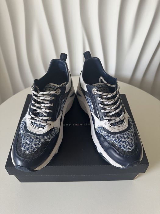 Жіночі шкіряні кросівки Tommy Hilfiger  38 розмір