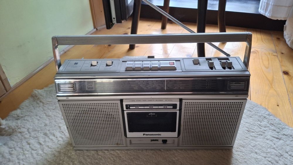 Radiomagnetofon z lat 80tych