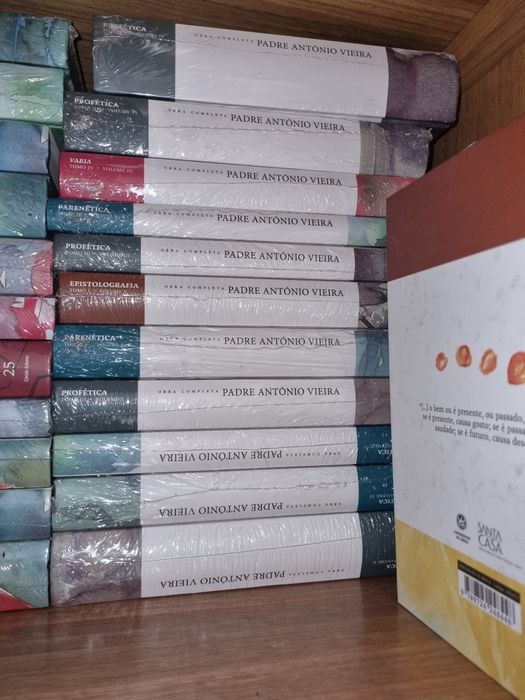 Enorme colecção  de livros de  padre António Vieira, todos os títulos.