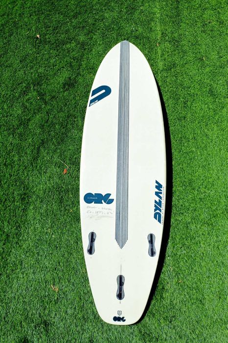 Prancha de Epoxy Dylan 6'0 - Modelo Mexican + Fins FCS II KA.