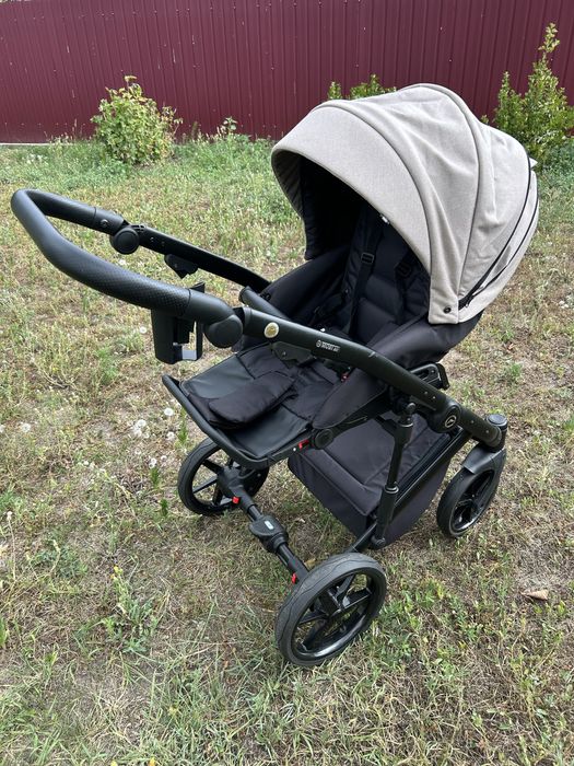 Продам коляску 2 в 1 Adamex