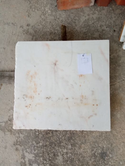 Pedras mármores de bancada e de lareira.