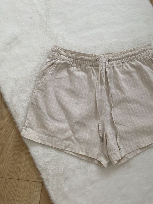 Beżowe krótkie spodenki w paseczki materiałowe S 36 H&M basic