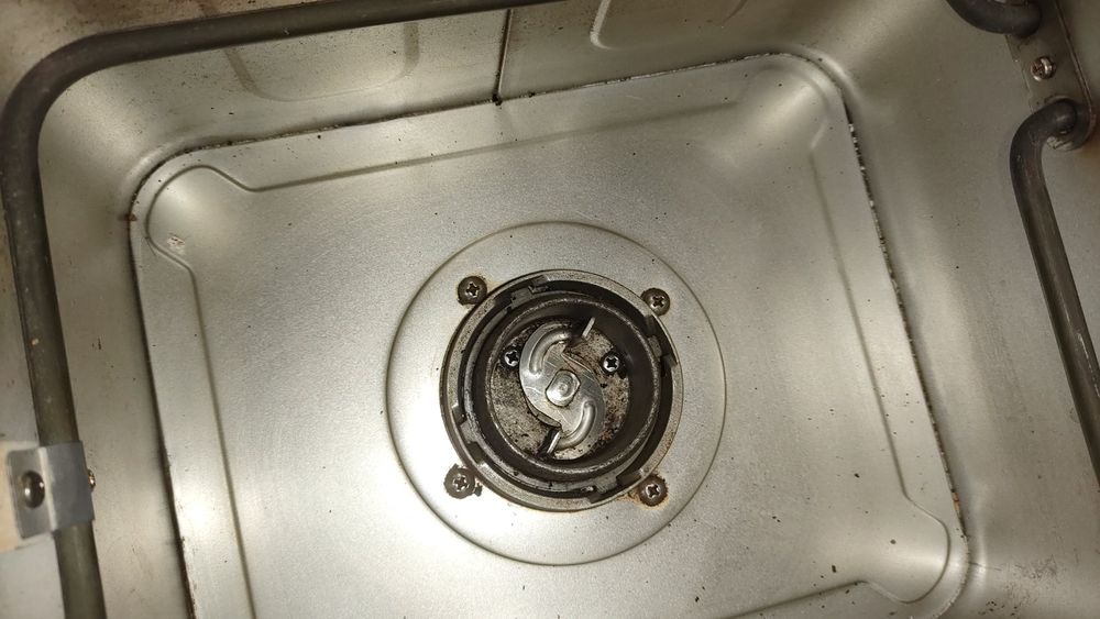 Хлебопечь-хороший помощник на кухне