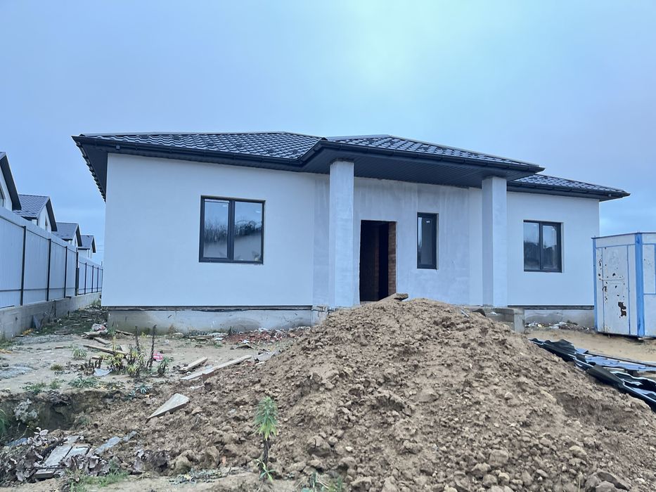 Гніванське шосе поруч магазини