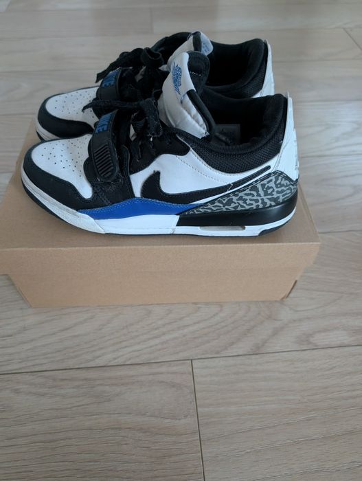 Jordan Buty dziecięce Air Jordan Legacy CD9054-114  rozmiar 39