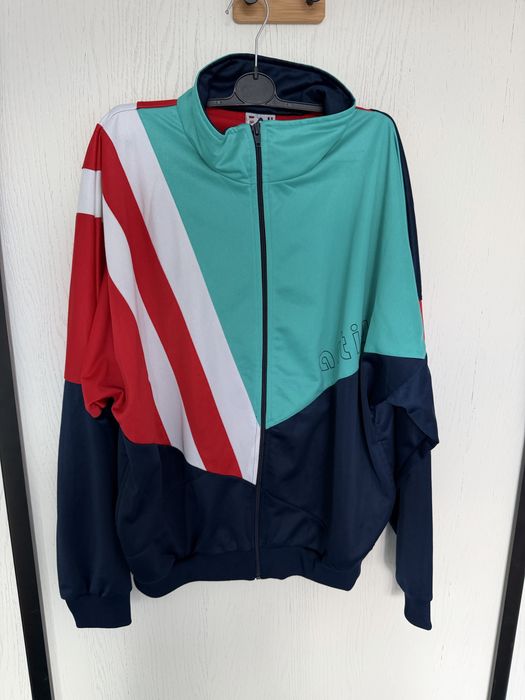 Kolorowa bluza sportowa uniwersalna uzywana w bdb stanie styl vintage super sie prezentuje. Sport rower bieganie