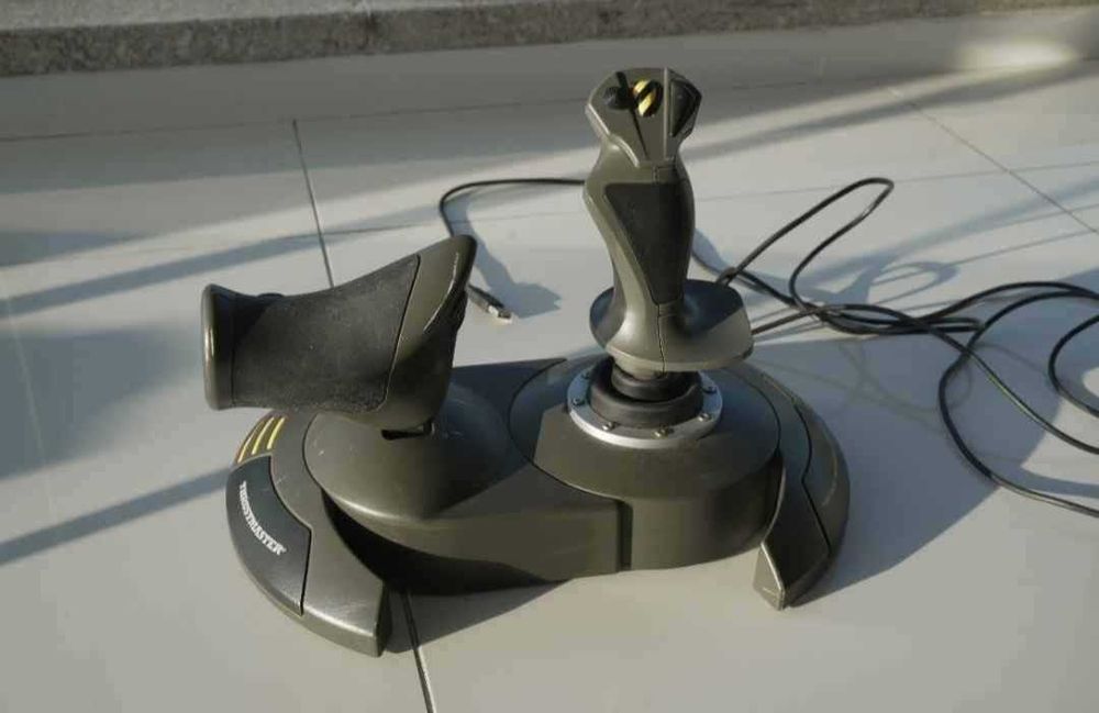 Simulador thrusmaster