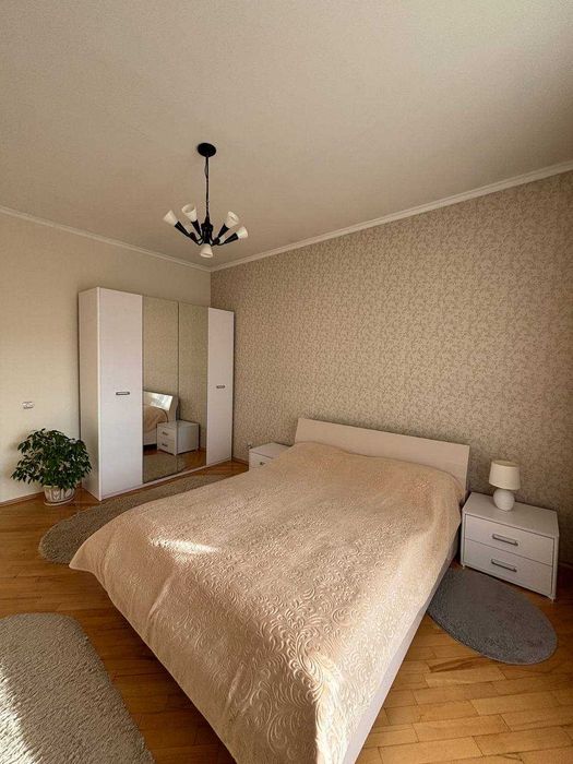 Продається унікальний триповерховий польський особняк!