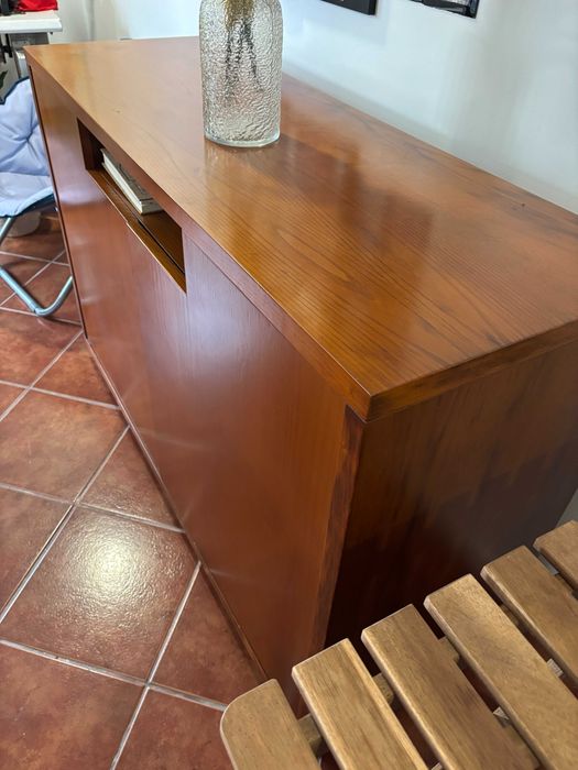 Mesa cerejeira com 6 cadeiras e aparador
