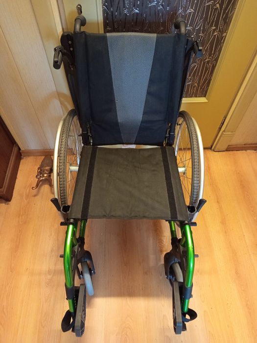 Инвалидная коляска Breezy Style 44см. Облегченная, Новая.