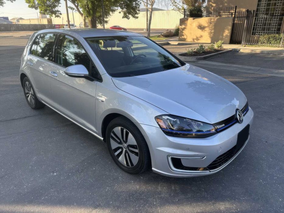 Volkswagen E-Golf      2016