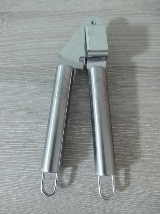 Пресс для чеснока чеснокодавка, чесночница Fackelmann.