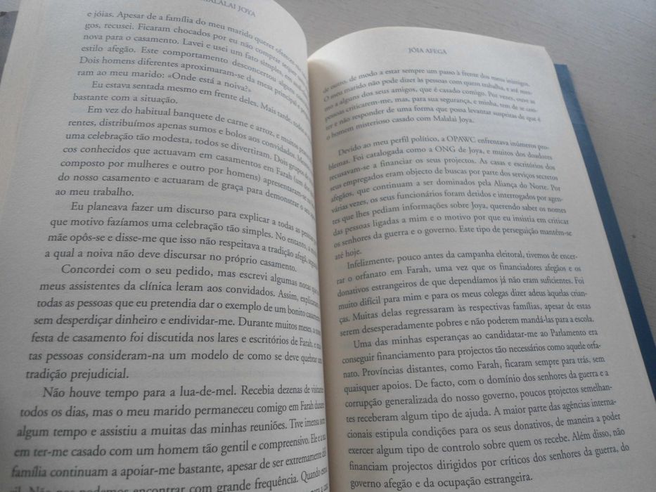 A Jóia Afegã por Malalai Joya