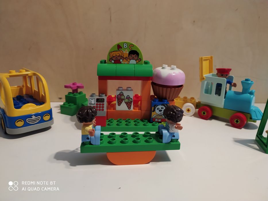 Lego duplo plac zabaw, szkolny autobus, ciuchcia