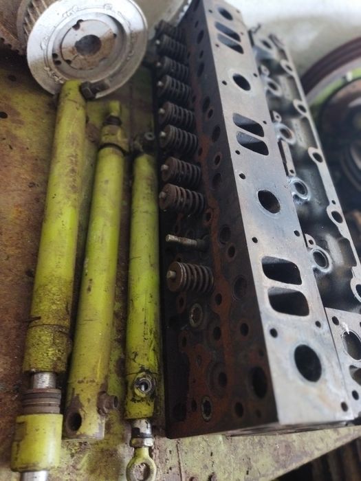 . Головка блока циліндрів двигуна Mercedes Benz.  OM 366LA