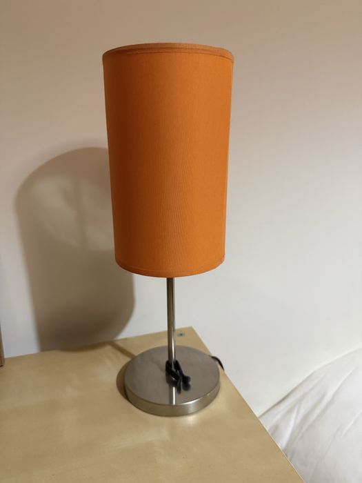 Mesa de Cabeceira c/ Candeeiro