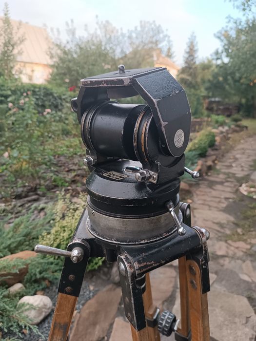 Штатив для кінокамери