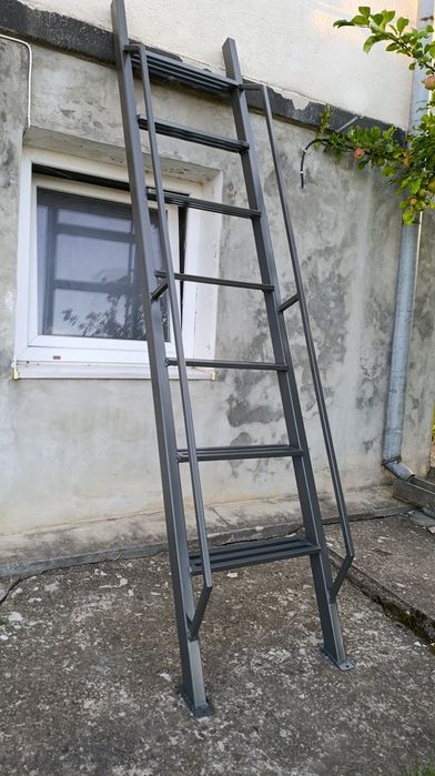 Драбина на у підвал,або на горище!