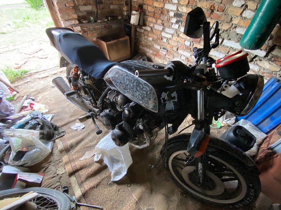 Мотоцикл Honda 900 кубов