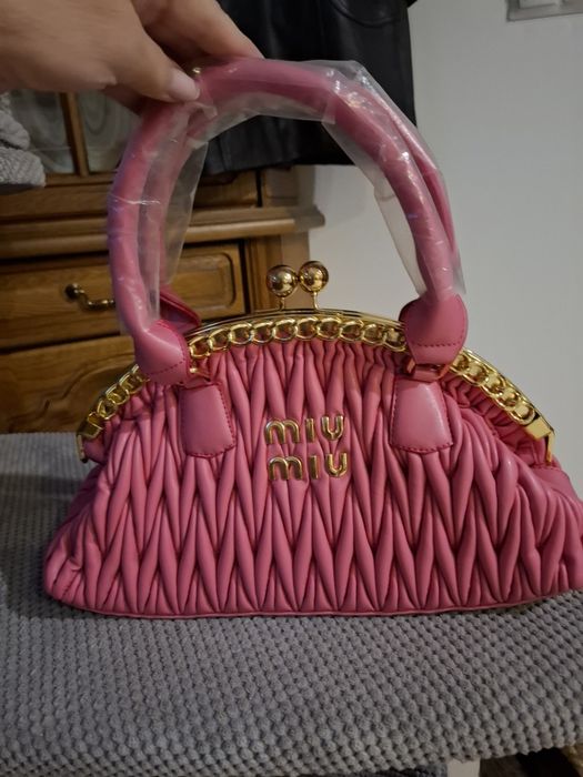 Piękna elegancka torebka w miu miu
