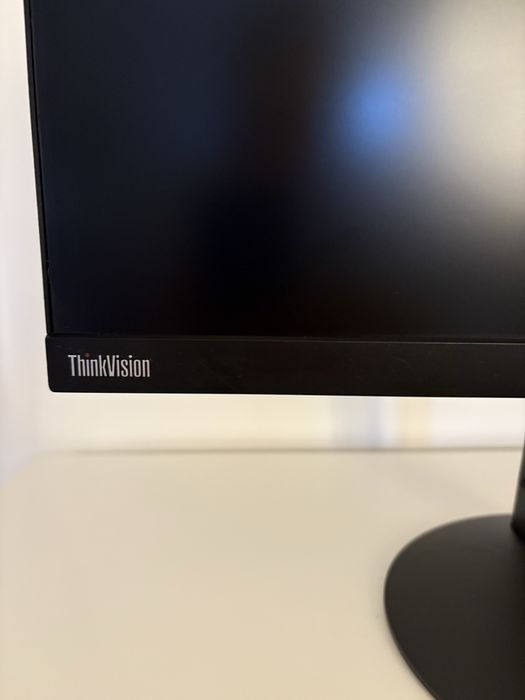 Monitor Lenovo 24” ThinkVision