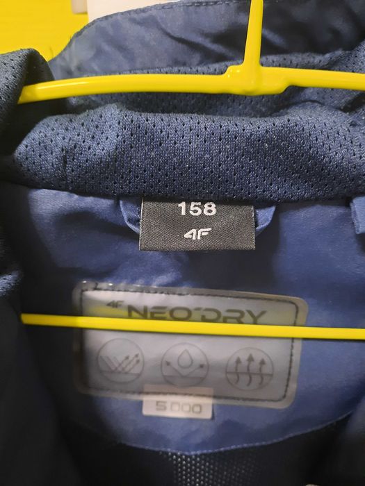Продам ветрівку 4F Польща в гарному стані р.158